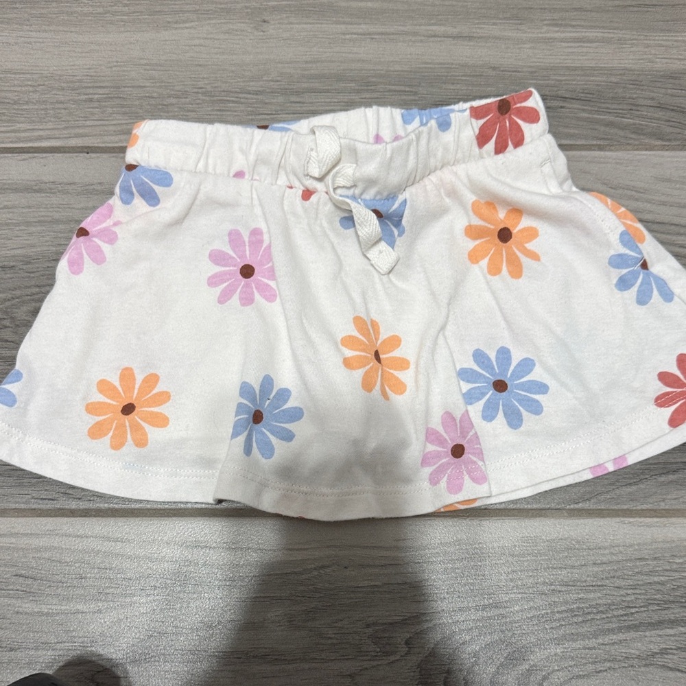 Cat & Jack White Floral Skirt-Shorts with Multicolor Daisies